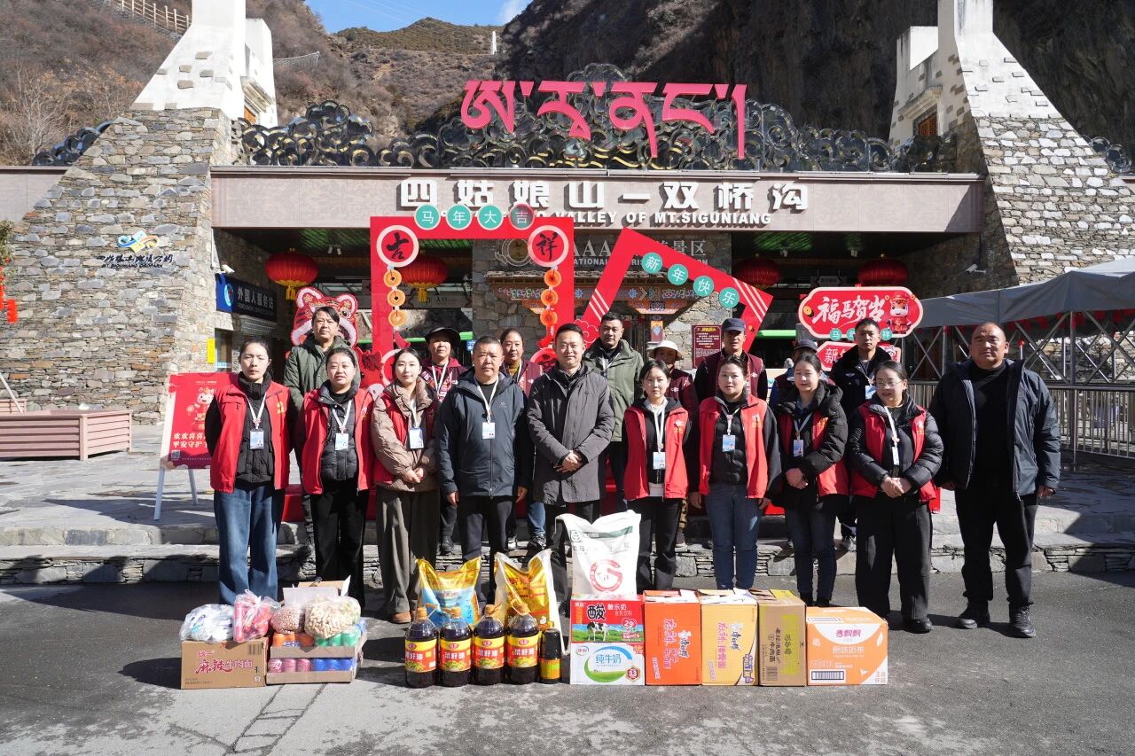 New Year's Eve condolences to the front line, staying at their posts to ensure safety - Huang Heping visits grassroots front-line stations to carry out New Year's Eve condolences activities