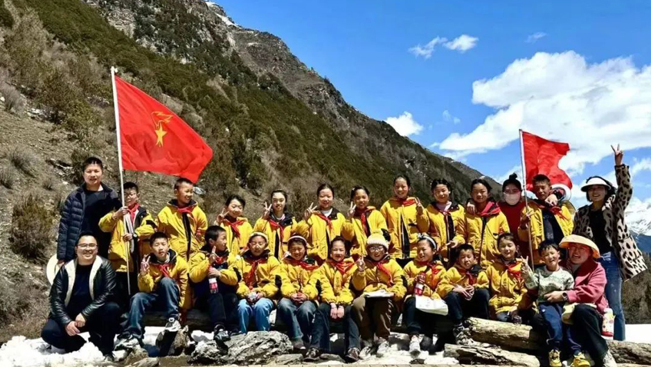 四姑娘山国家地质公园管理局联合两河口小学组织春季研学活动
