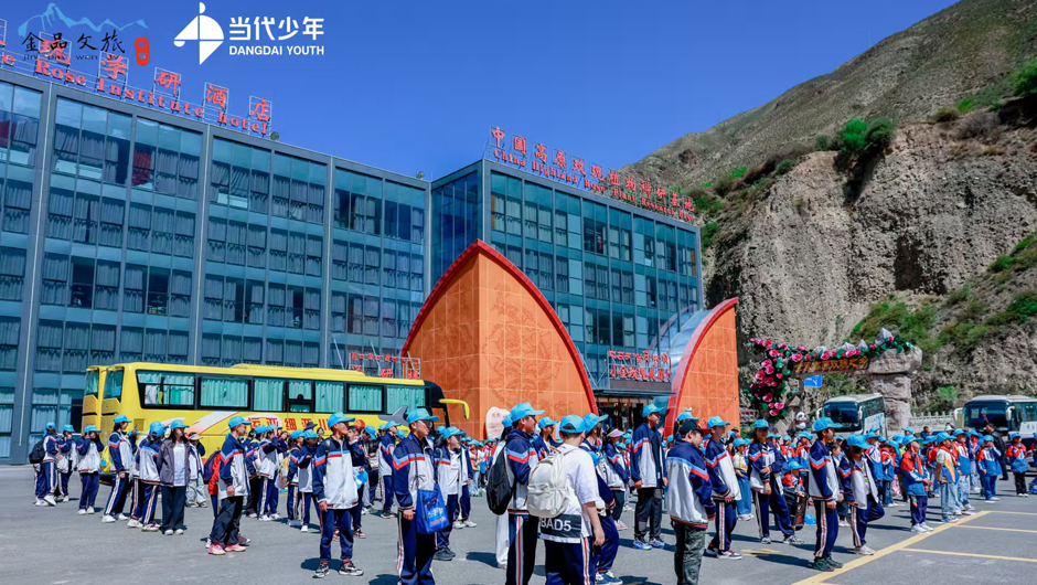 科技赋能玫瑰，劳动点亮研学——四姑娘山地质公园开展2025小手种芳华春季研学活动
